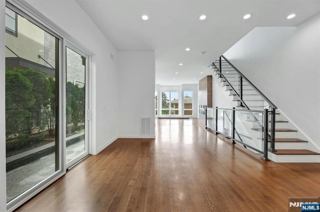 716 Undercliff Avenue, Unit 716 Edgewater, NJ 07020 - Photo 12 of 45