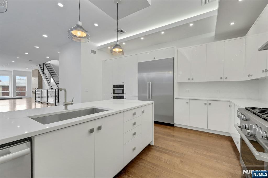 716 Undercliff Avenue, Unit 716 Edgewater, NJ 07020 - Photo 18 of 45