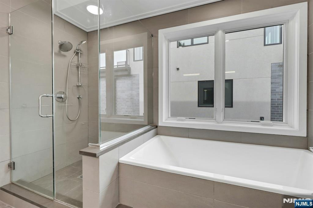 716 Undercliff Avenue, Unit 716 Edgewater, NJ 07020 - Photo 25 of 45