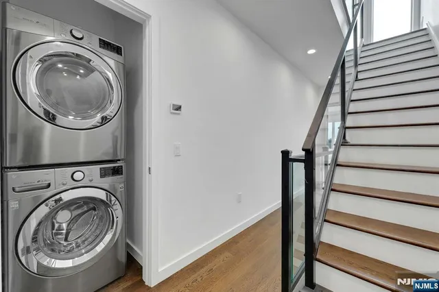 a view of entryway with washer and dryer