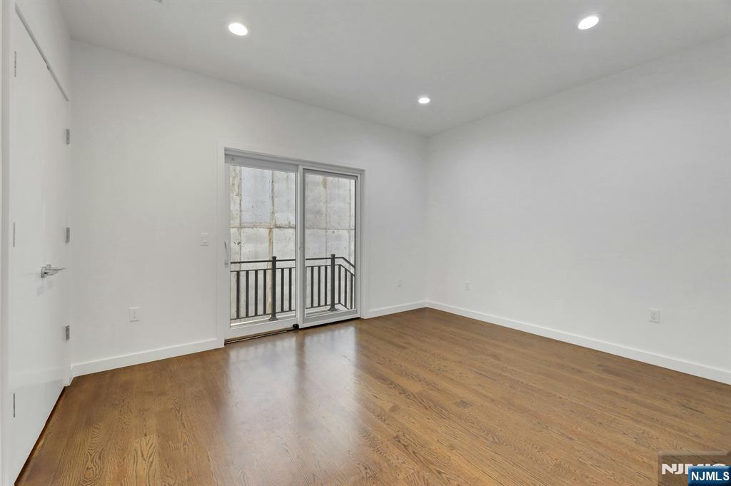 716 Undercliff Avenue, Unit 716 Edgewater, NJ 07020 - Photo 34 of 45