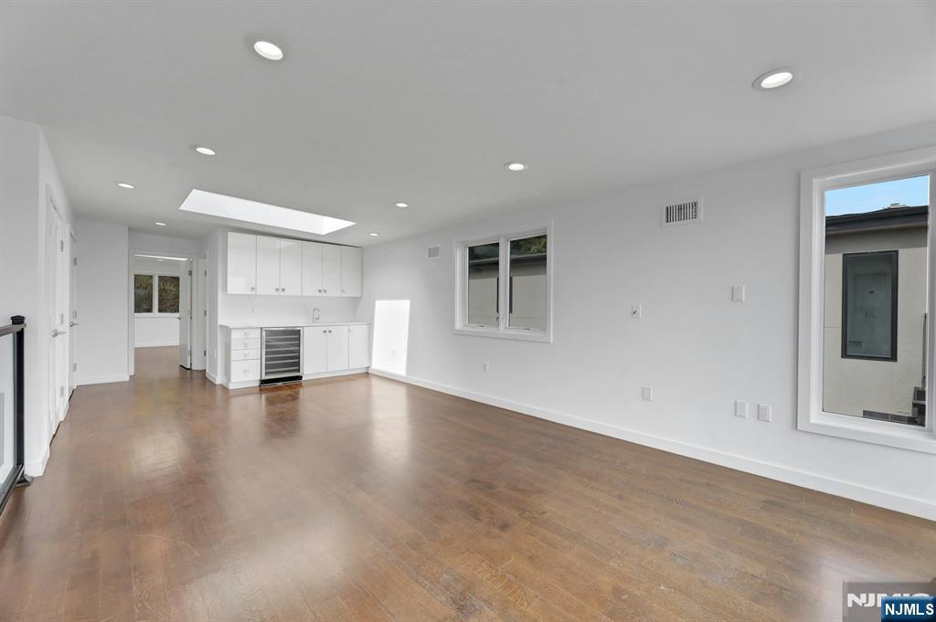 716 Undercliff Avenue, Unit 716 Edgewater, NJ 07020 - Photo 42 of 45