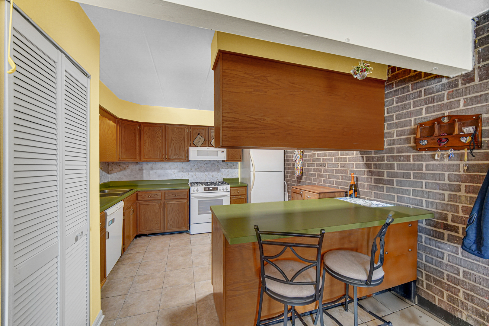 124 East Bailey Road, Unit E Naperville, IL 60565 - Photo 12 of 20 a kitchen with a table and chairs in it