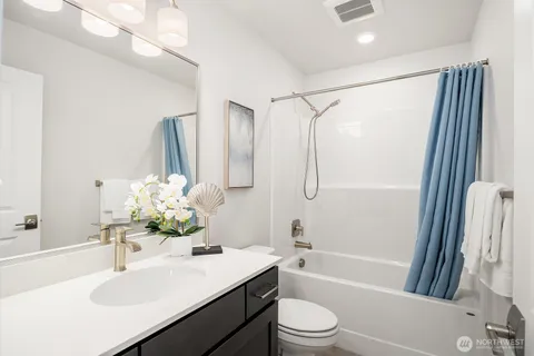 $1,148,000 | 19255 Northeast 69th Circle, Unit 105, Redmond, WA 98052