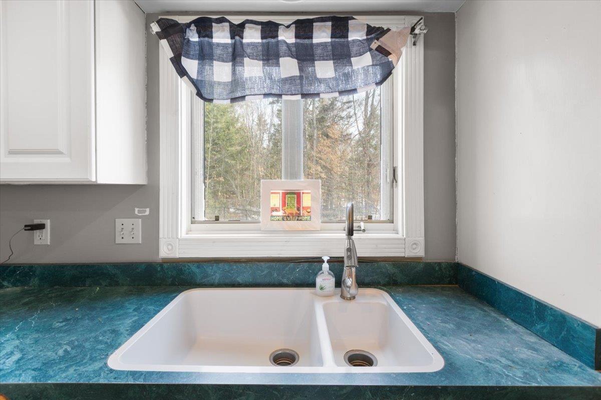 99 Whitefield Road Bethlehem, NH 03574 - Photo 15 of 40