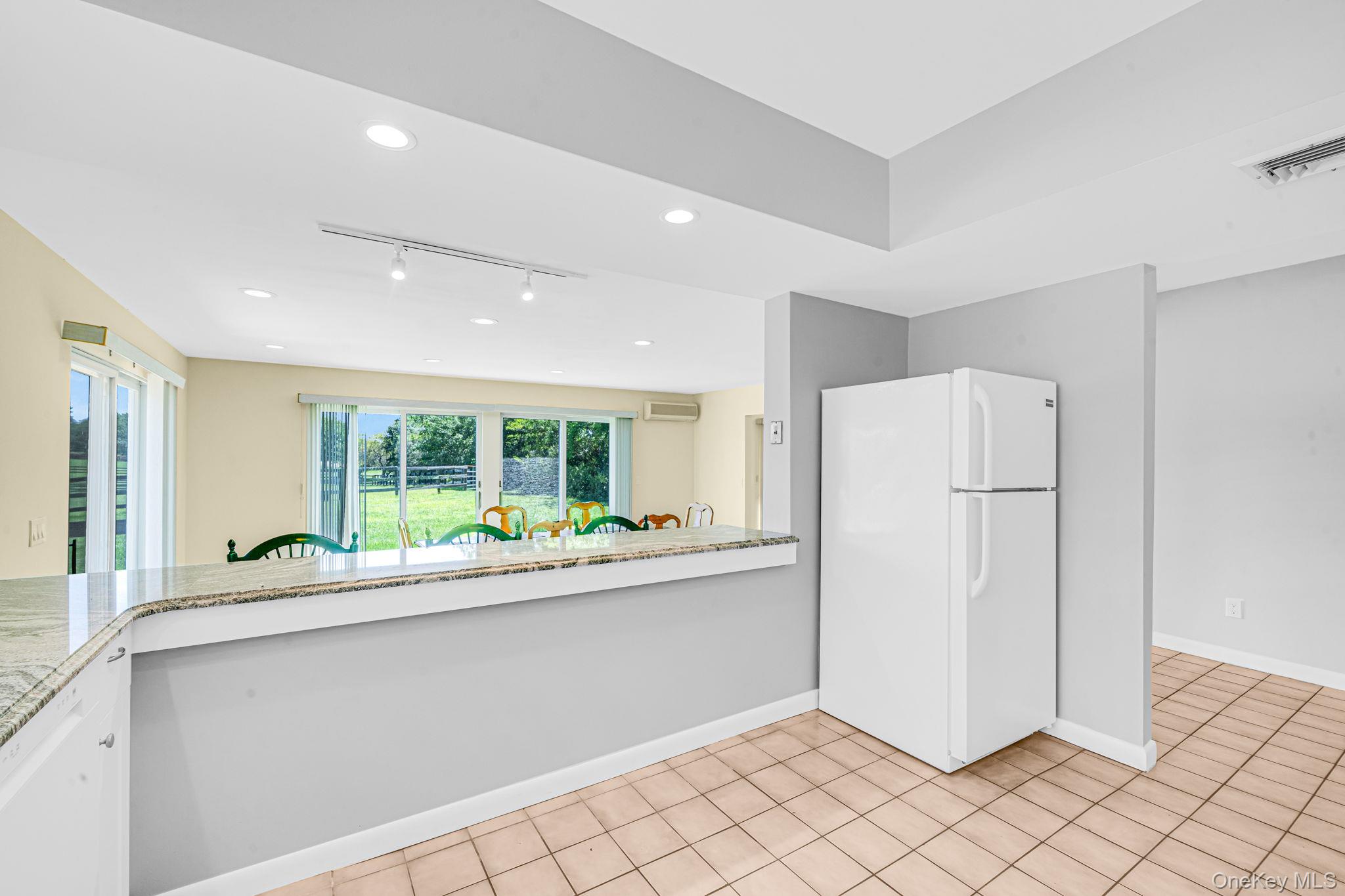 1394 Main Road Riverhead, NY 11901 - Photo 8 of 36 Gallery Image 8