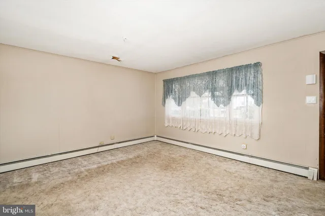 a view of empty room with window