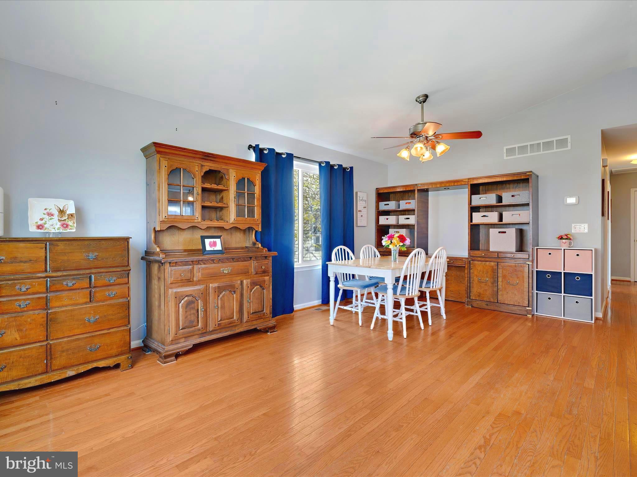 7821 East Shore Road Pasadena, MD 21122 - Photo 5 of 34 Dining Area