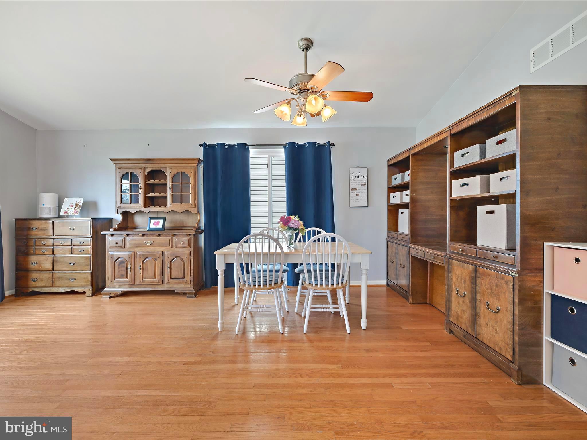 7821 East Shore Road Pasadena, MD 21122 - Photo 6 of 34 Dining Area