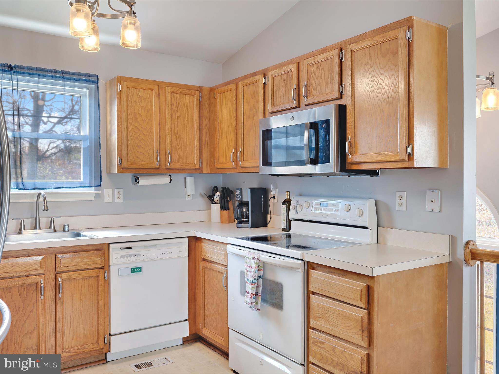 7821 East Shore Road Pasadena, MD 21122 - Photo 8 of 34 Kitchen