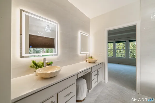 $549,900 | 160 Barkledge Drive, Unit 160, Newington, CT 06111