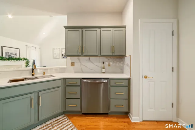 $549,900 | 160 Barkledge Drive, Unit 160, Newington, CT 06111