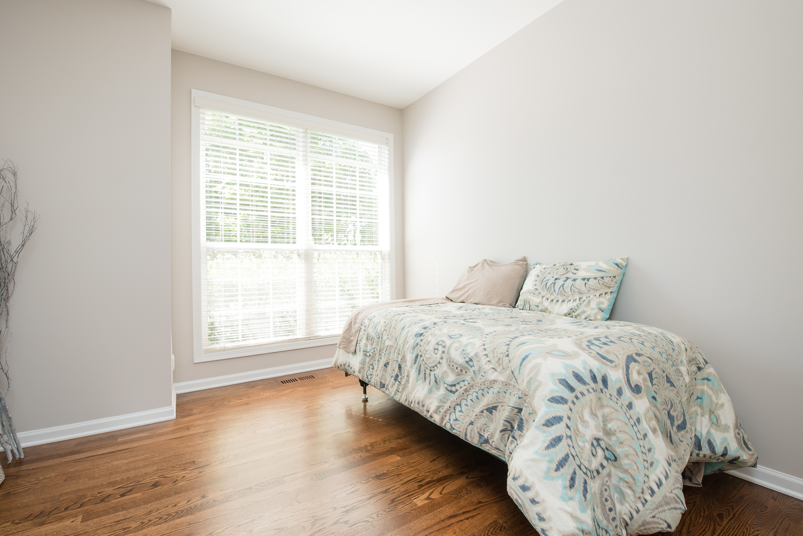 524 Bridgestone Court Inverness, IL 60010 - Photo 20 of 44 a large bed sitting in a bedroom next to a window