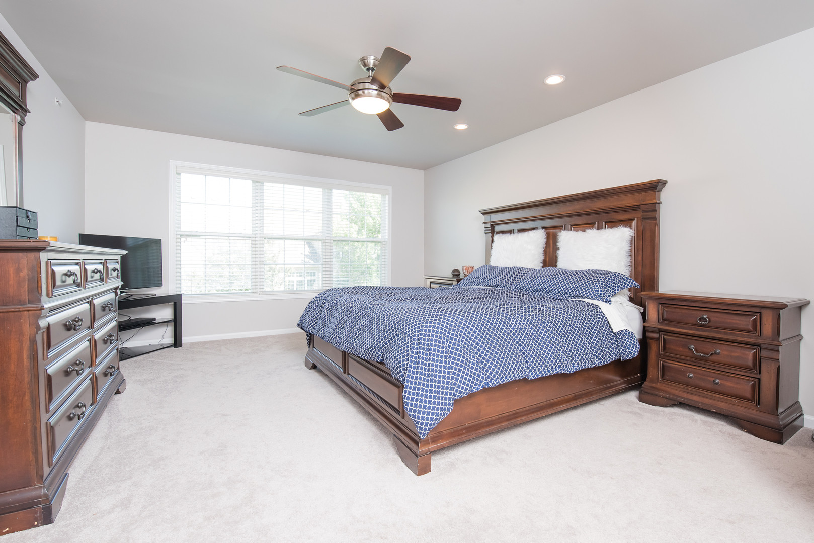 524 Bridgestone Court Inverness, IL 60010 - Photo 31 of 44 a bedroom with a bed and a window