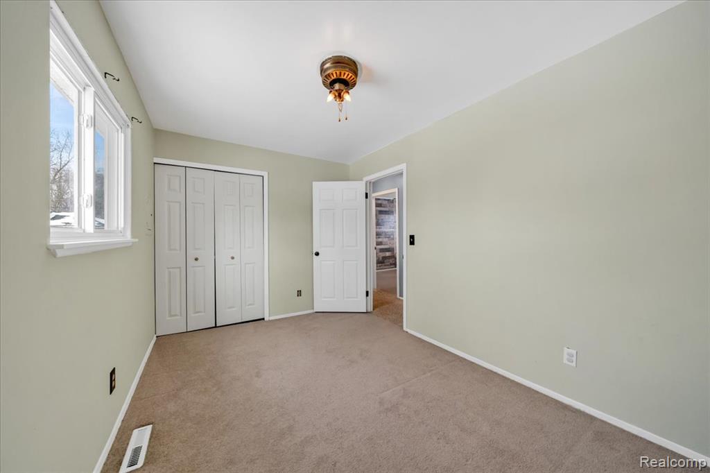 5151 Brobeck Street Flint, MI 48532 - Photo 10 of 22