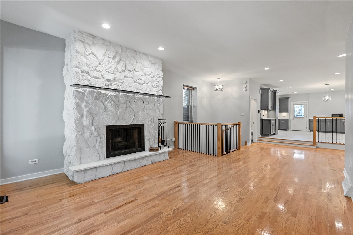 1147 West Taylor Street, Unit 1 Chicago, IL 60607 - Photo 3 of 17