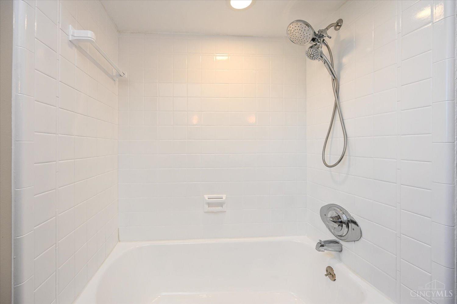 300 Compton Road Wyoming, OH 45215 - Photo 14 of 56