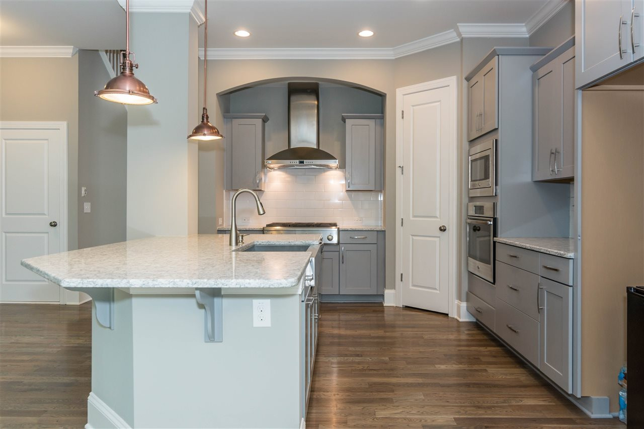 Gourmet kitchen