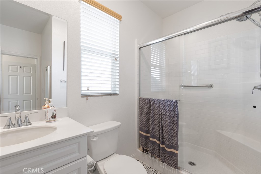 7635 Sweet Rnch Circle Riverside, CA 92507 - Photo 12 of 27 FLOOR 1 - FULL BATH JUNIOR SUITE