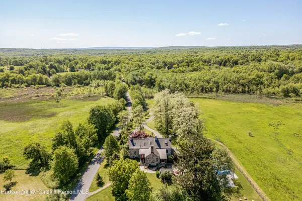 a black and white photo of a living room