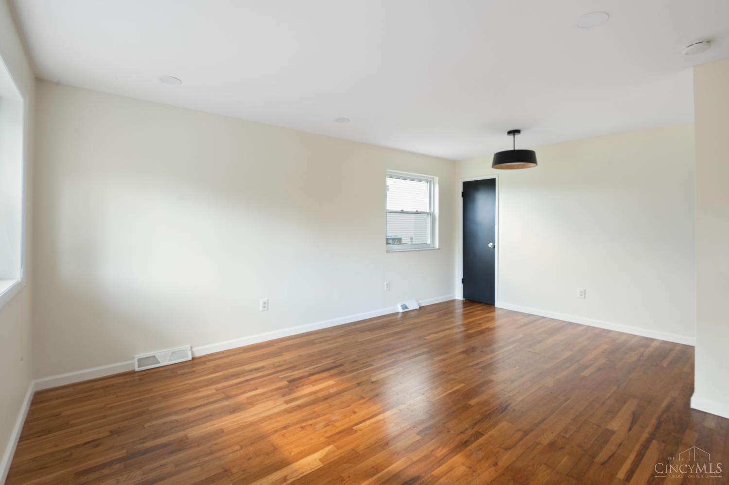 8784 Pippin Road Cincinnati, OH 45231 - Photo 7 of 31 Gallery Image 7