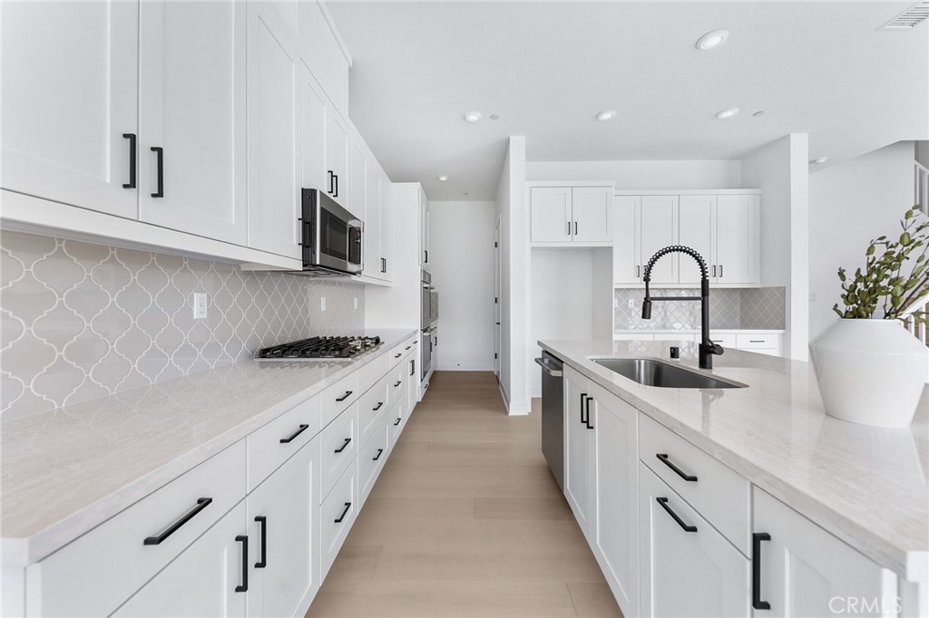 123 Bosal Irvine, CA 92618 - Photo 18 of 75 a kitchen with stainless steel appliances granite countertop a sink stove refrigerator and cabinets