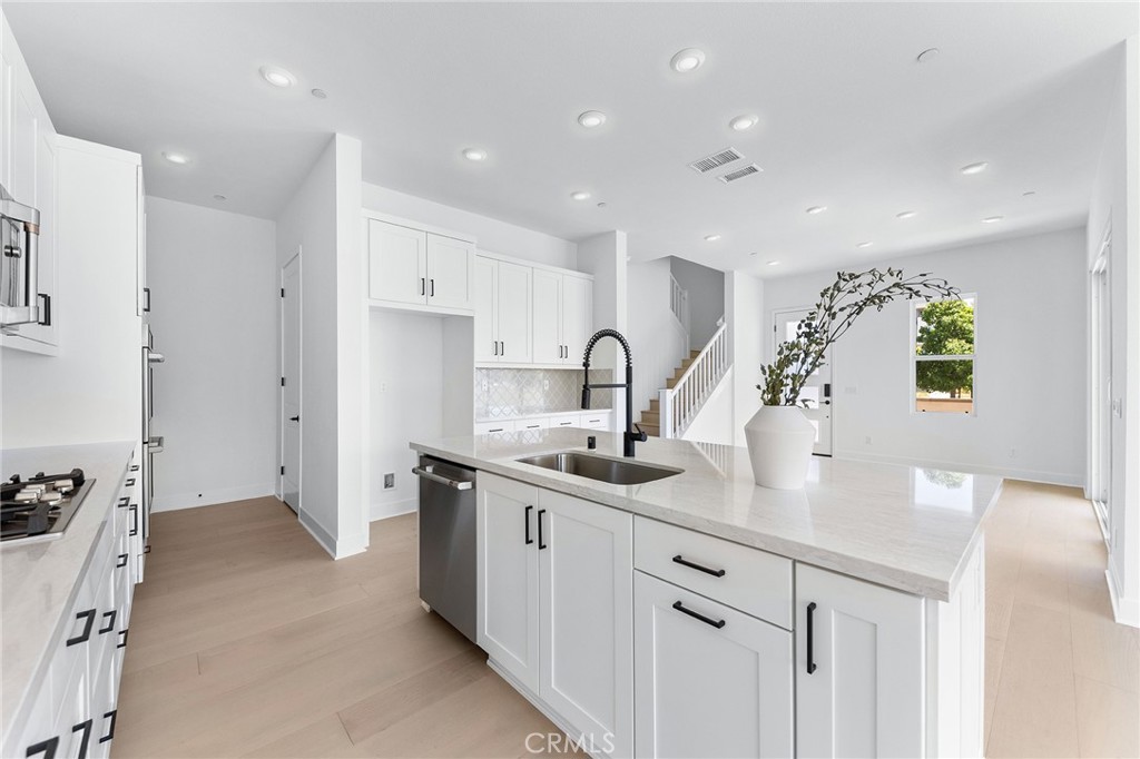 123 Bosal Irvine, CA 92618 - Photo 19 of 75