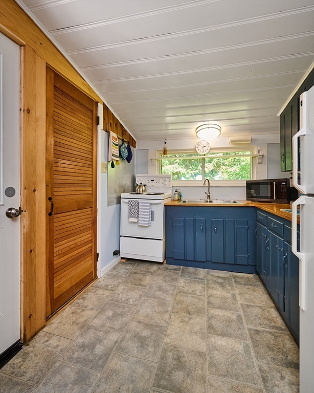 44 Aberdeen Road Goshen, MA 01096 - Photo 25 of 34