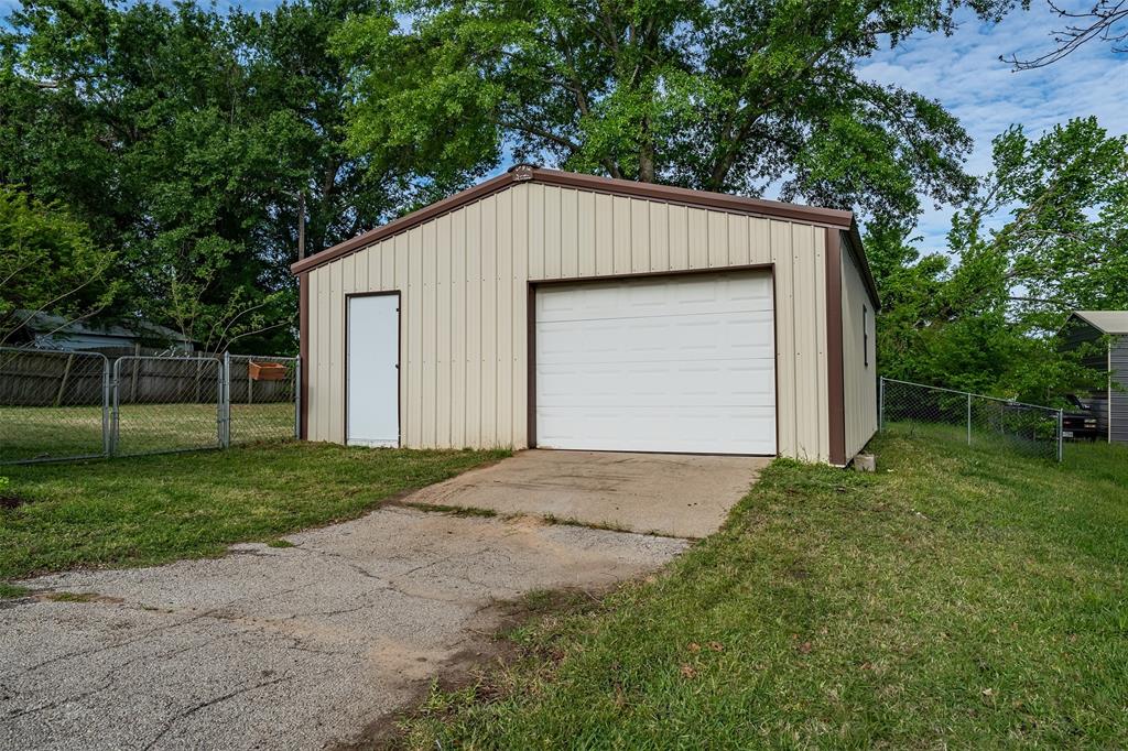 621 Athens Street Canton, TX 75103 - Photo 19 of 25 a backyard of a house with lots of green space