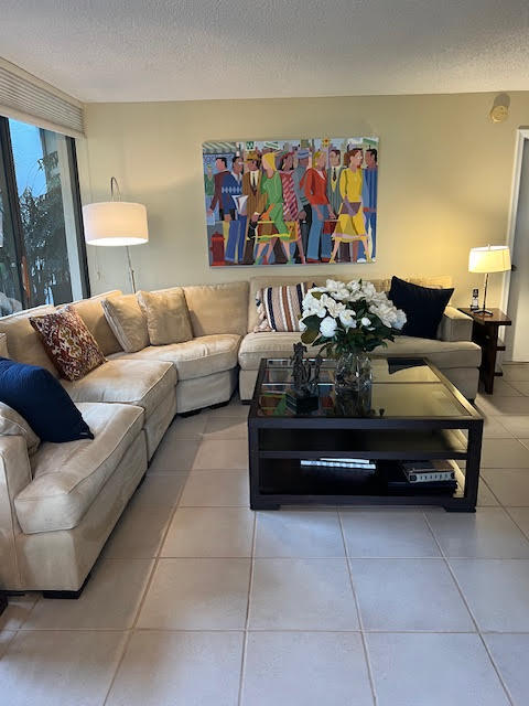 7768 Lakeside Boulevard, Unit 514 Boca Raton, FL 33434 - Photo 3 of 33 LIVING ROOM