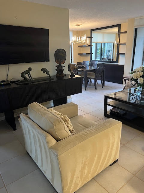 7768 Lakeside Boulevard, Unit 514 Boca Raton, FL 33434 - Photo 7 of 33 LIVING ROOM