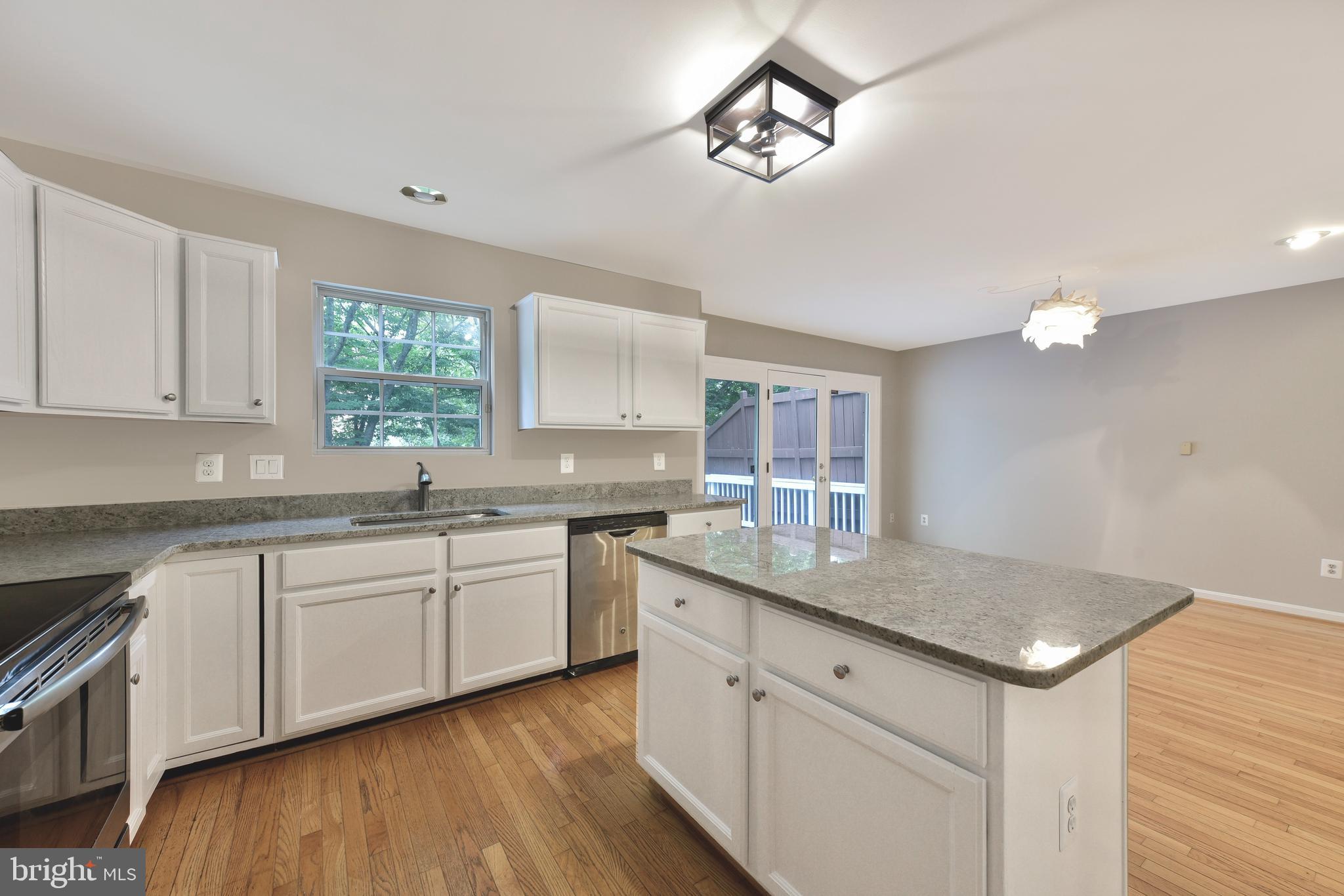 2735 Pembsly Drive Vienna, VA 22181 - Photo 6 of 31