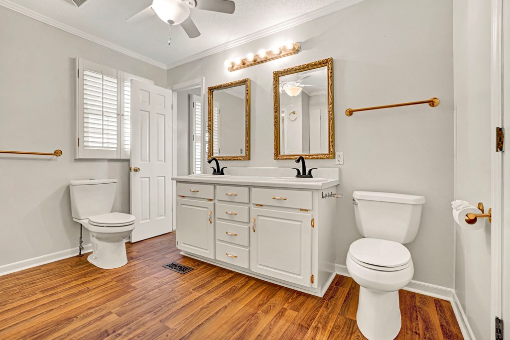 1101 Watts Bridge Road Ninety Six, SC 29666 - Photo 20 of 58 YEP- 1 BATH WITH 2 TOILETS. YOUR CHOICE.
