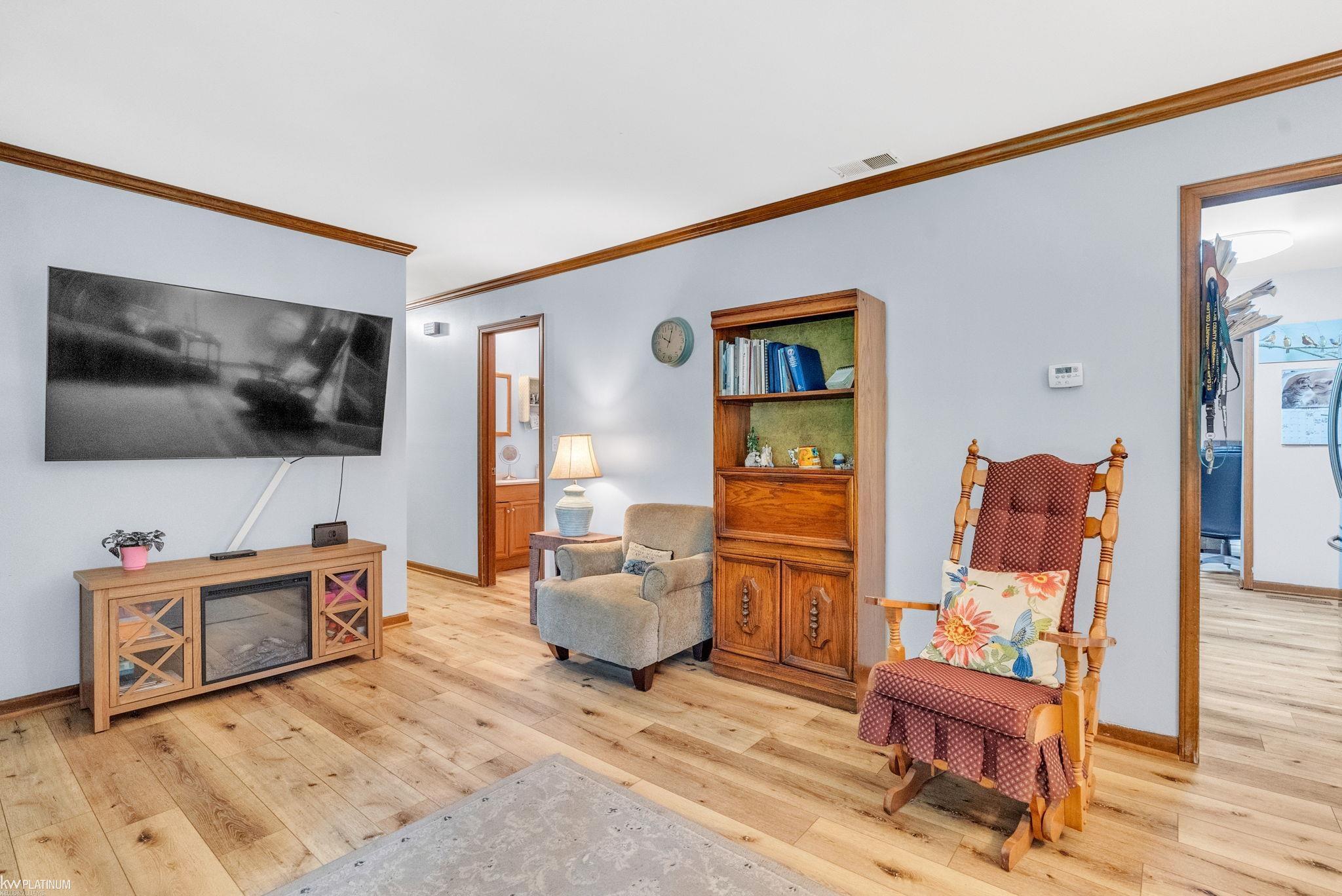 4404 Atkins Road Port Huron, MI 48060 - Photo 10 of 42 50148462-43af0cd2-29b3-4156-a1f7-ae3873bfc0c5.JPG