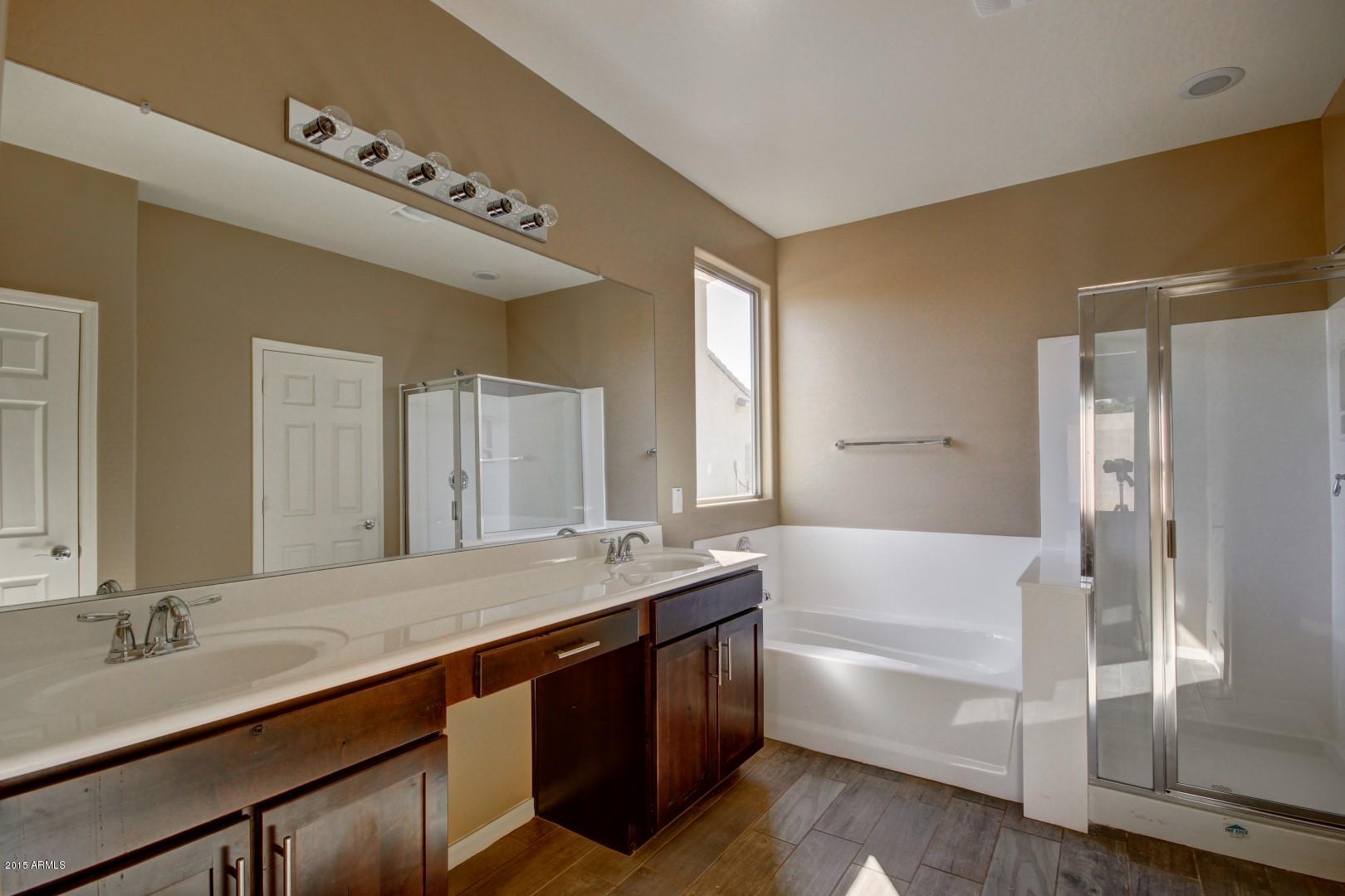2107 East Phelps Road Phoenix, AZ 85022 - Photo 17 of 23 Durango Master Bathroom
