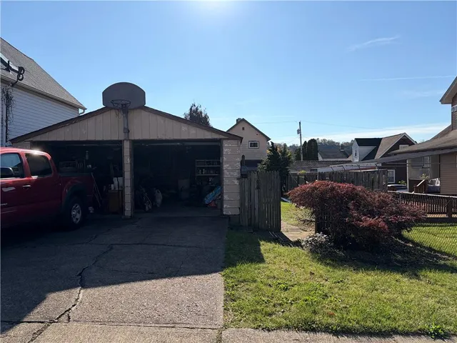 $19,900 | 807 Hazlett Avenue, Brackenridge, PA 15014