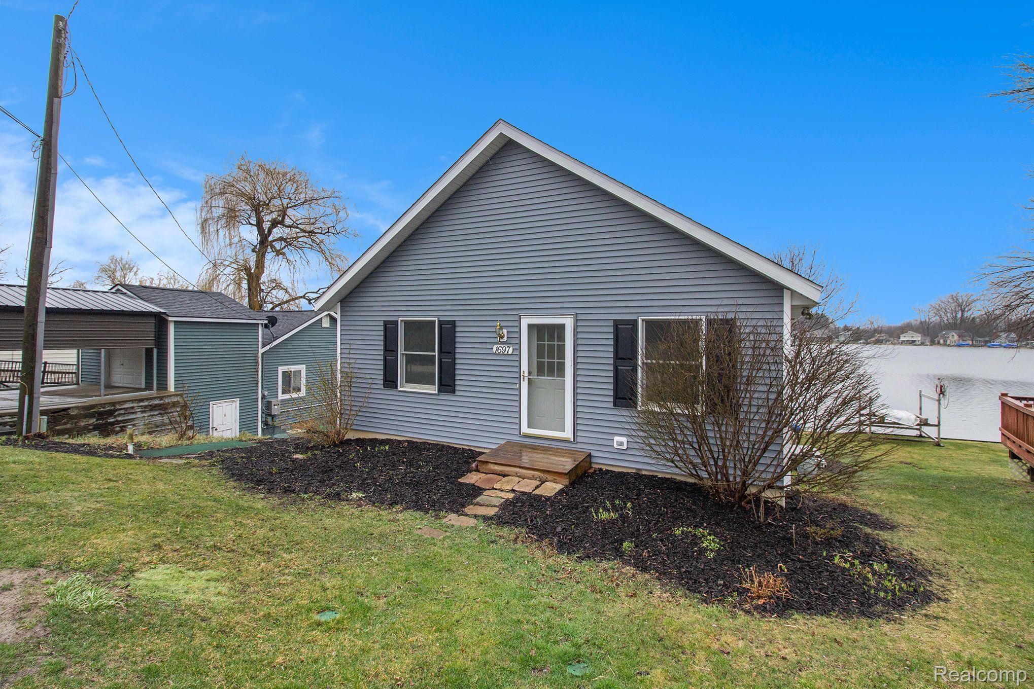 1697 Triangle Lake Road Howell, MI 48843 - Photo 3 of 25 Gallery Image 3