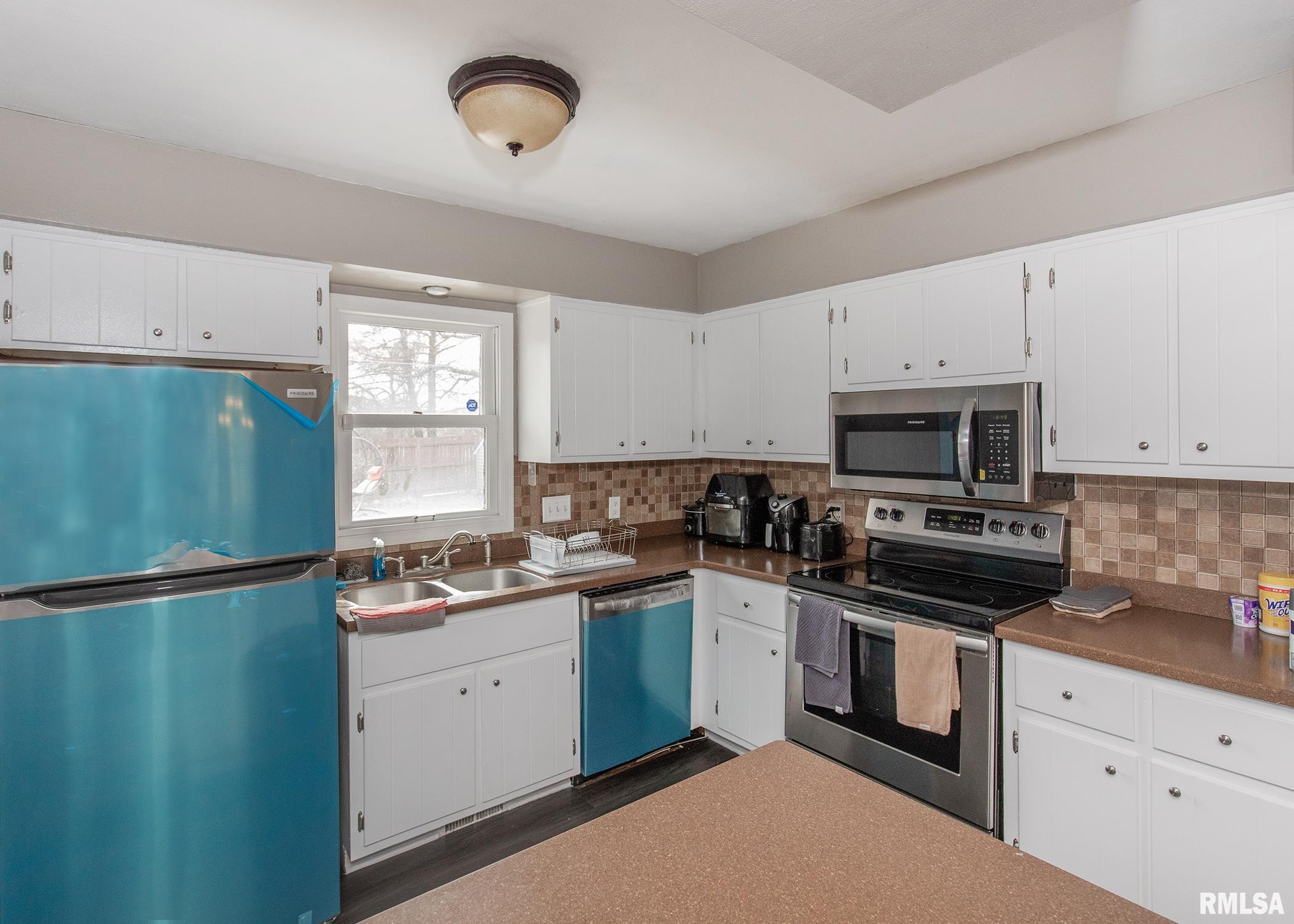 217 Westerfield Road Davenport, IA 52806 - Photo 4 of 27 Gallery Image 4