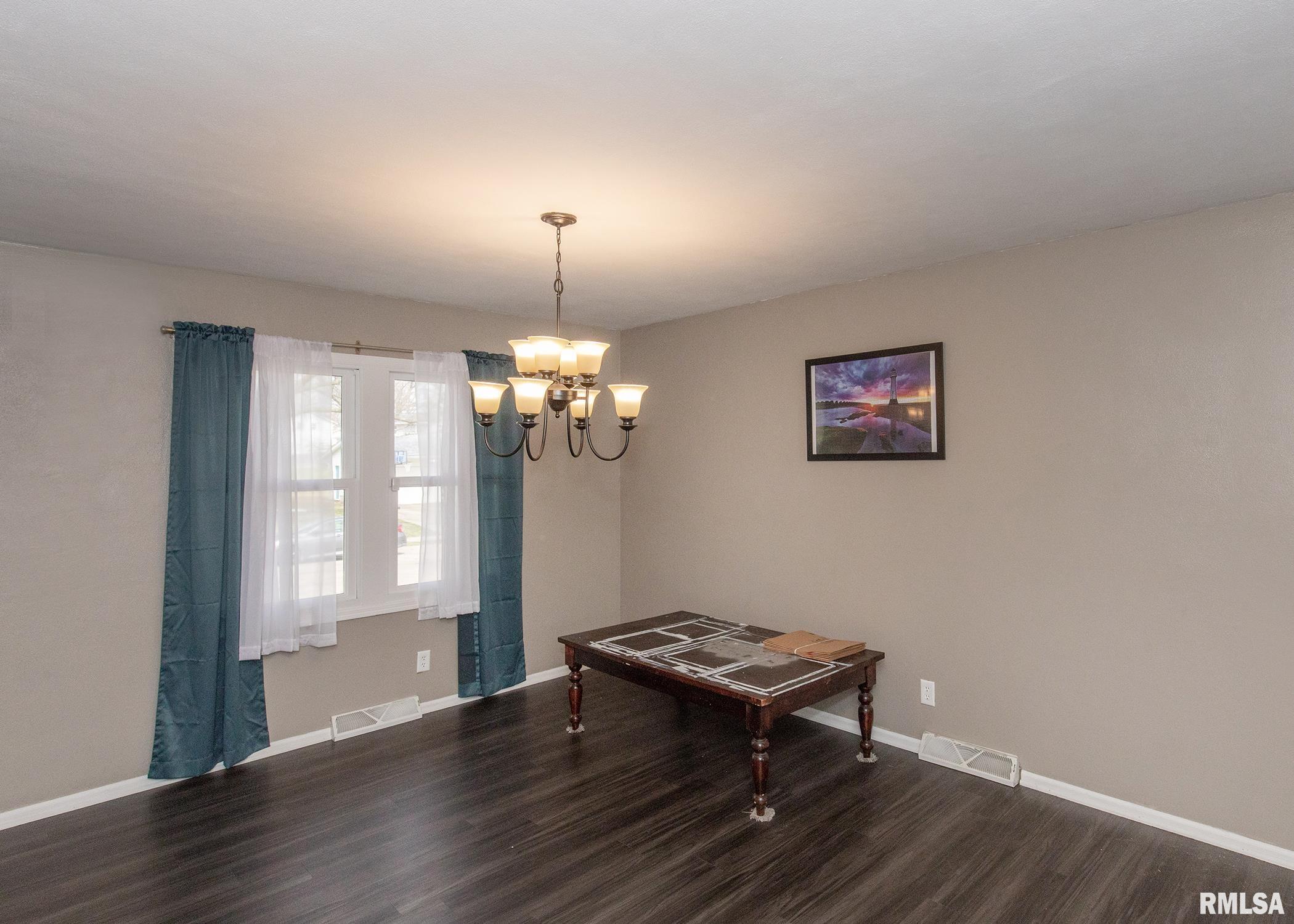 217 Westerfield Road Davenport, IA 52806 - Photo 8 of 27 Gallery Image 8