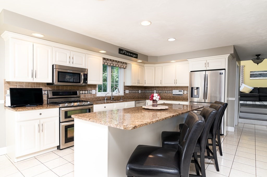 18 Ridge Road Raynham, MA 02767 - Photo 8 of 42 Gallery Image 8