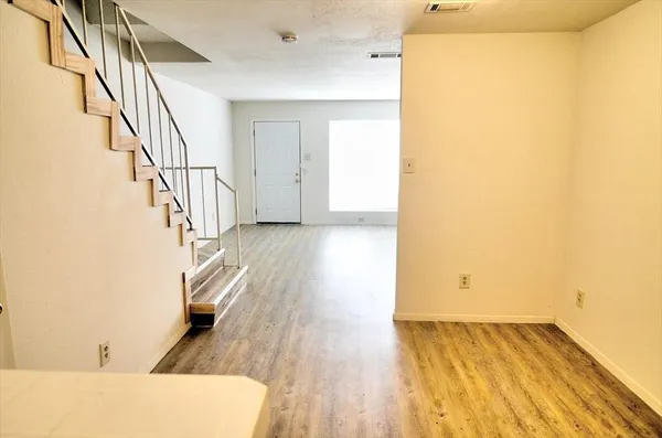 $1,150 | 9563 Olde Towne Row, Dallas, TX 75227