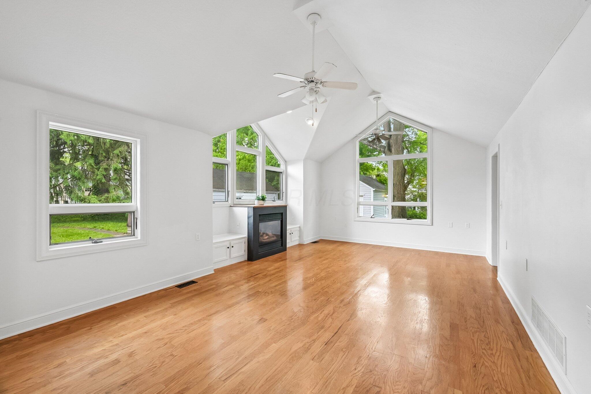 175 West Weisheimer Road Columbus, OH 43214 - Photo 4 of 59