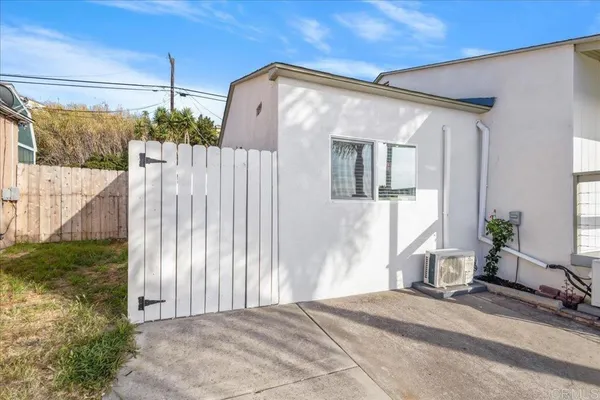 $1,700 | 2151 54th Street, Unit A, San Diego, CA 92105