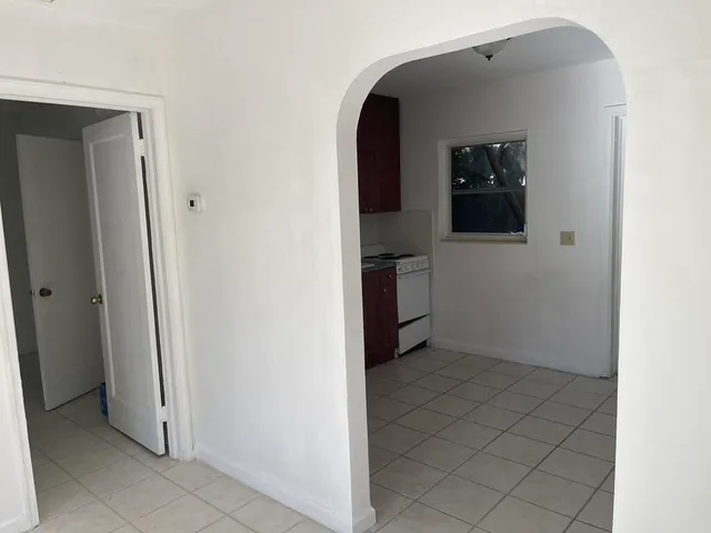 $1,700 | 115 East Lantana Road, Lantana, FL 33462