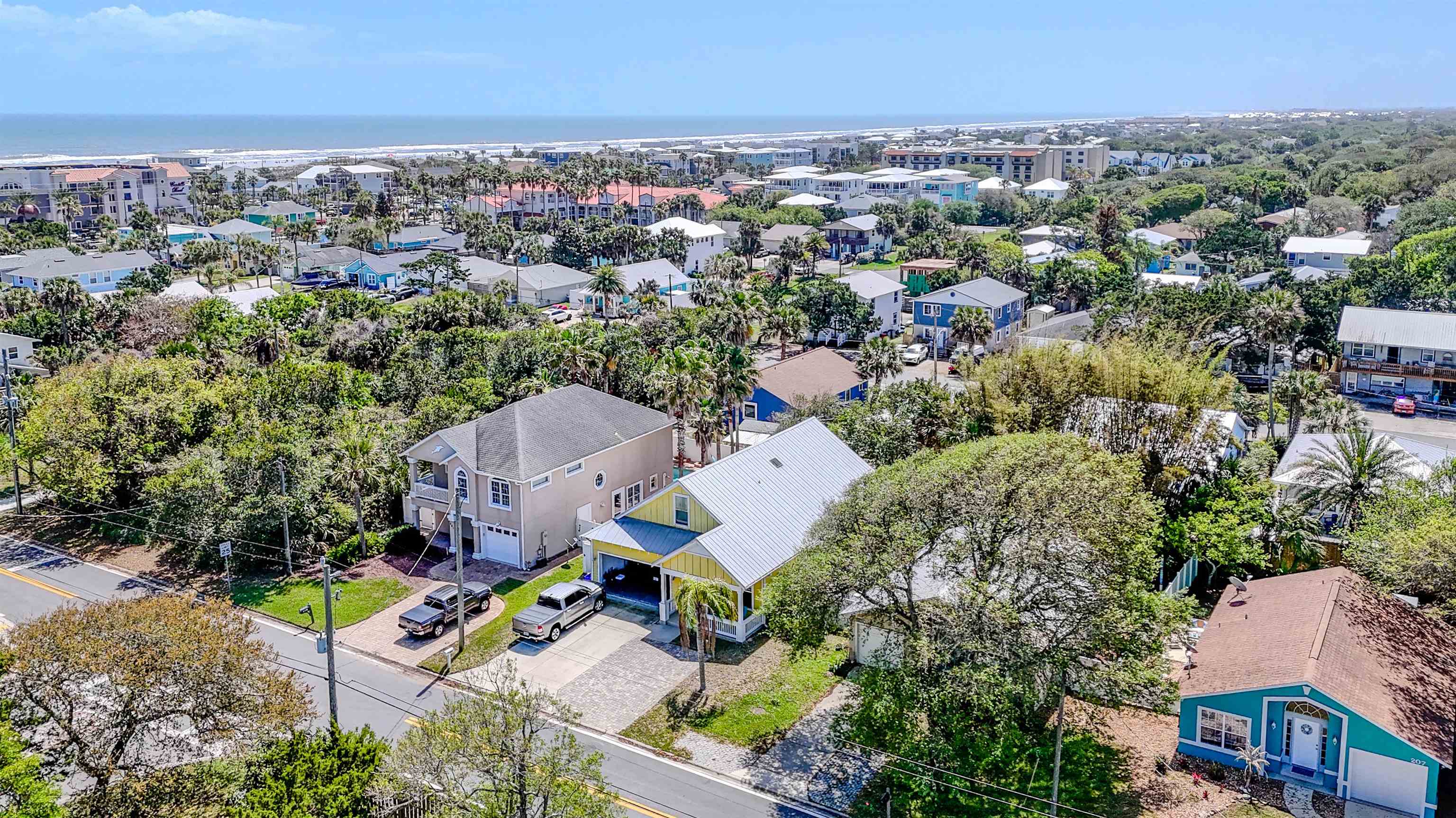 207 11th Street St. Augustine, FL 32080 - Photo 26 of 28 an aerial view of multiple house