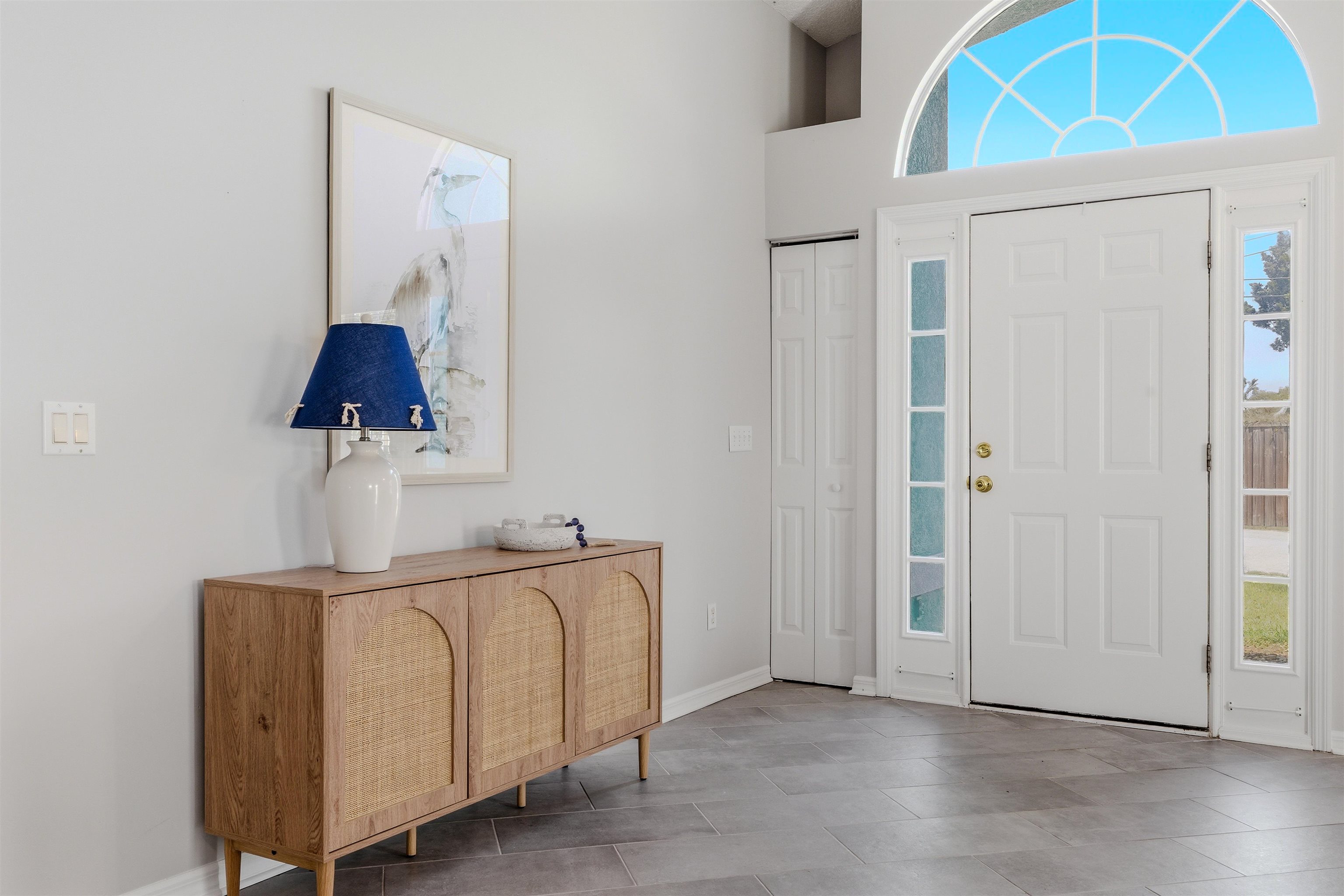 207 11th Street St. Augustine, FL 32080 - Photo 3 of 28 an entryway with a workspace