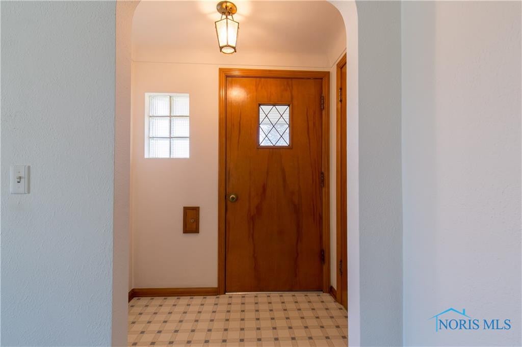 4253 Elmhurst Road Toledo, OH 43613 - Photo 3 of 36 Gallery Image 3
