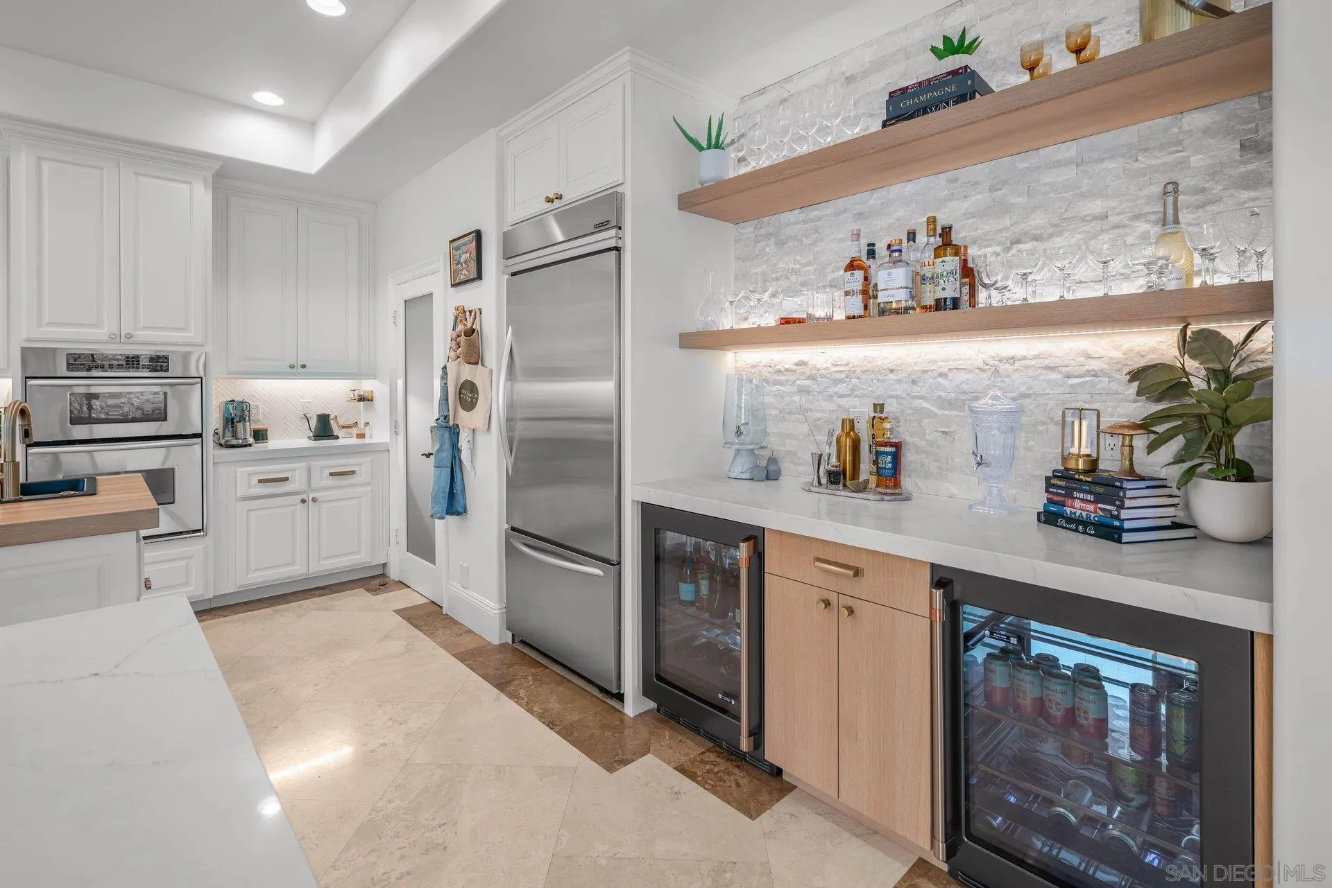 41025 Los Ranchos Circle Temecula, CA 92592 - Photo 16 of 42 Kitchen
