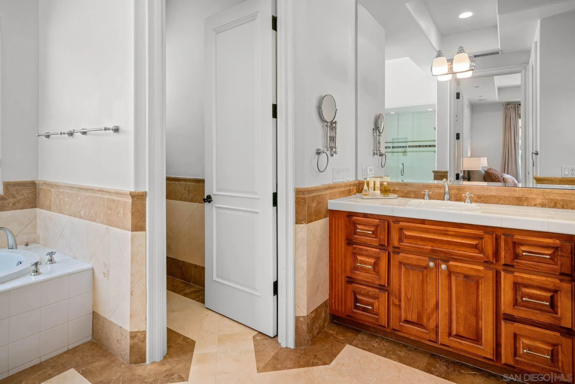 41025 Los Ranchos Circle Temecula, CA 92592 - Photo 21 of 42 Primary Bath/Spa