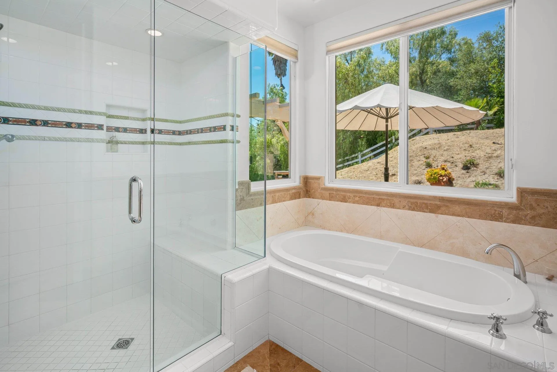 41025 Los Ranchos Circle Temecula, CA 92592 - Photo 22 of 42 Primary Bath/Spa